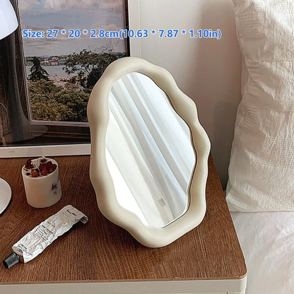 Miroir de maquillage, sur une table